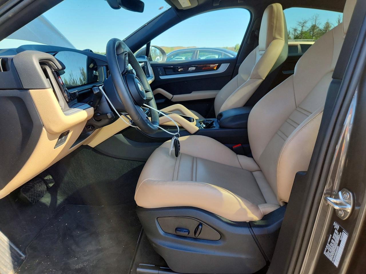 2025 PORSCHE CAYENNE