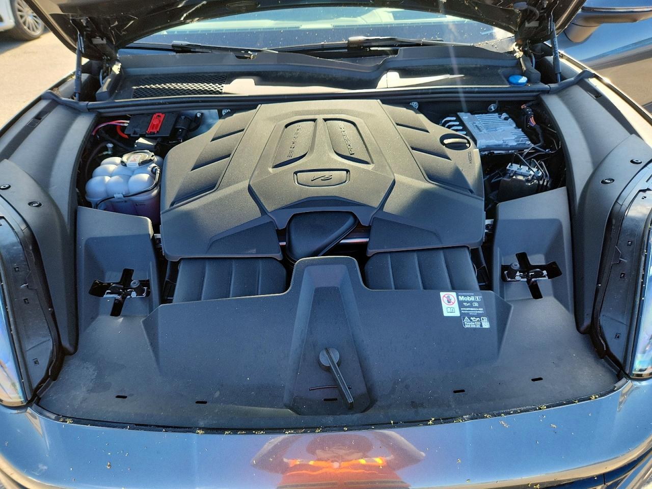 2025 PORSCHE CAYENNE