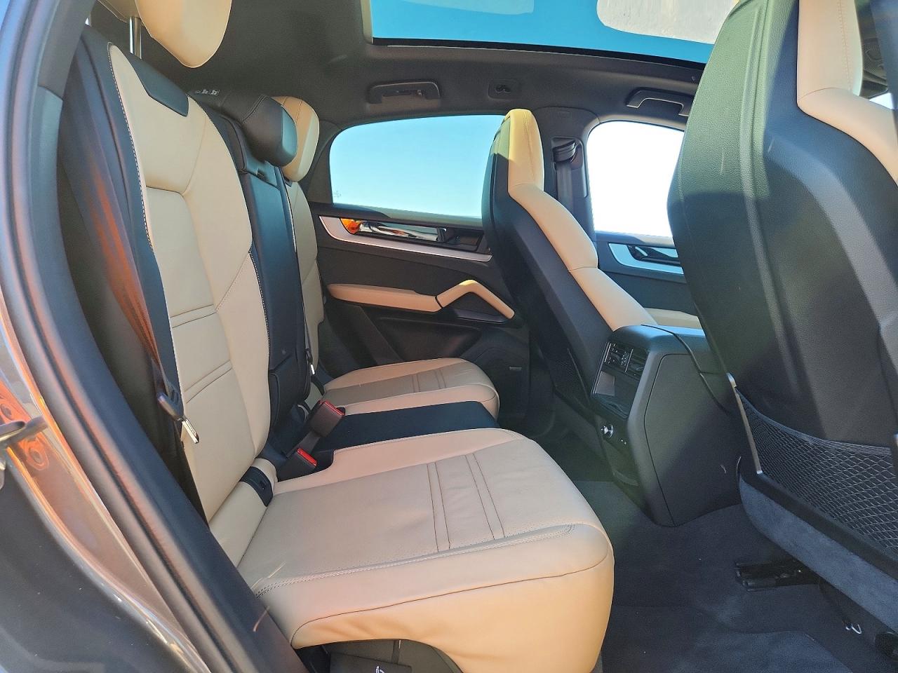 2025 PORSCHE CAYENNE