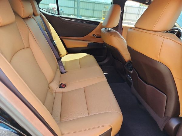 2020 LEXUS ES