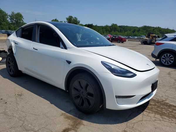 2025 TESLA MODEL Y