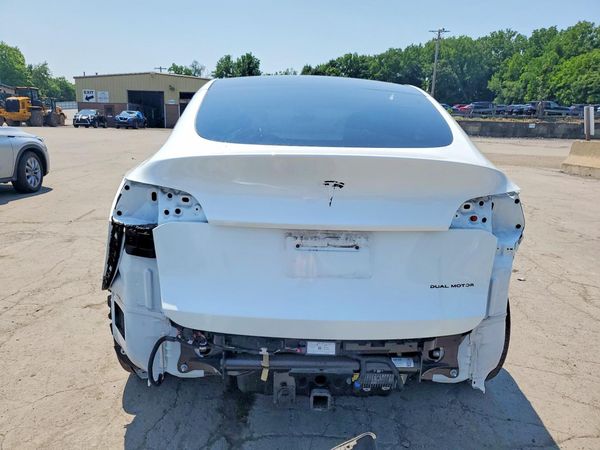 2025 TESLA MODEL Y