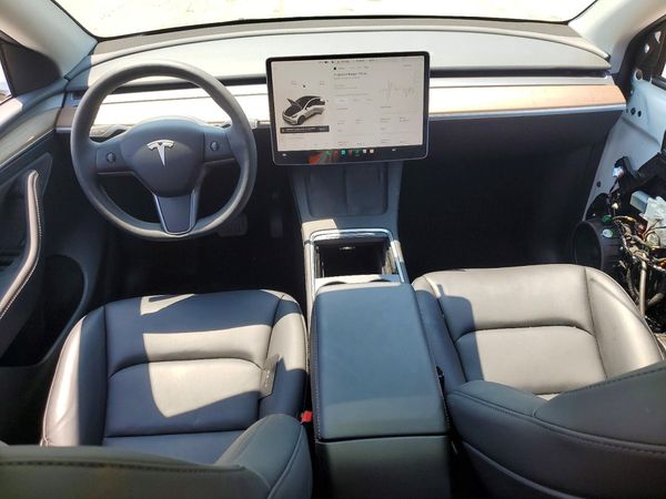 2025 TESLA MODEL Y