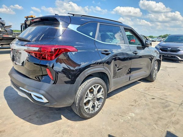 2022 KIA SELTOS EX
