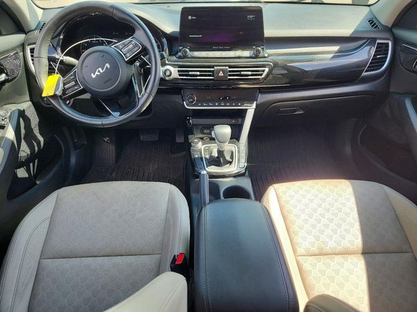 2022 KIA SELTOS EX