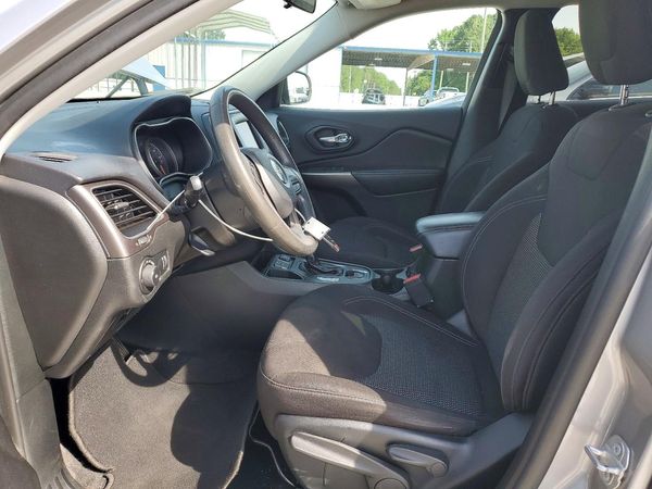 2019 JEEP CHEROKEE LATITUDE FWD