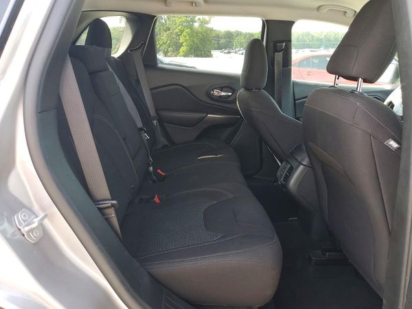 2019 JEEP CHEROKEE LATITUDE FWD