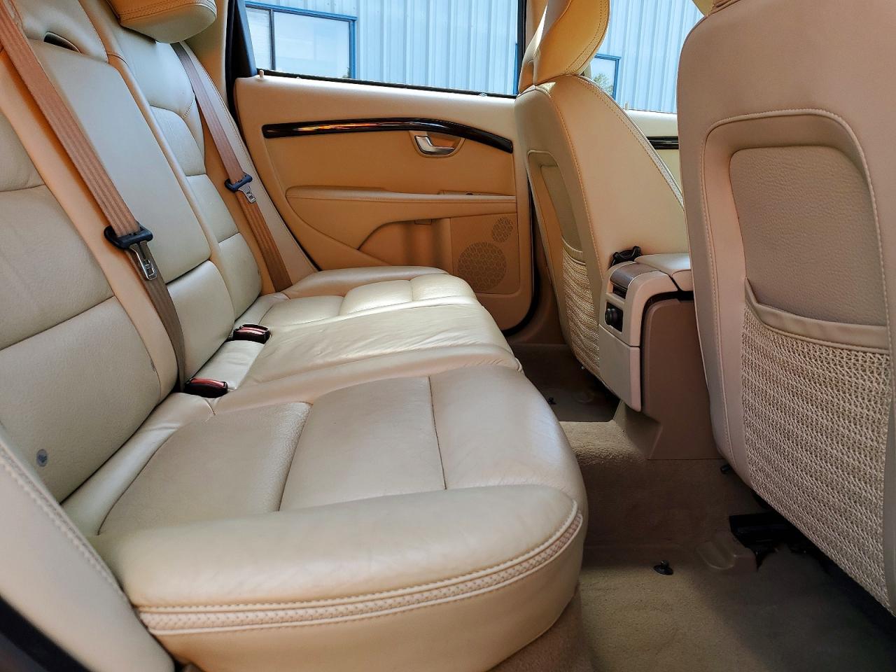 2013 VOLVO XC70