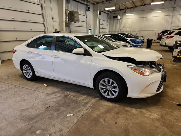 2017 TOYOTA CAMRY LE/SE/XLE/XSE — Passenger 3/4