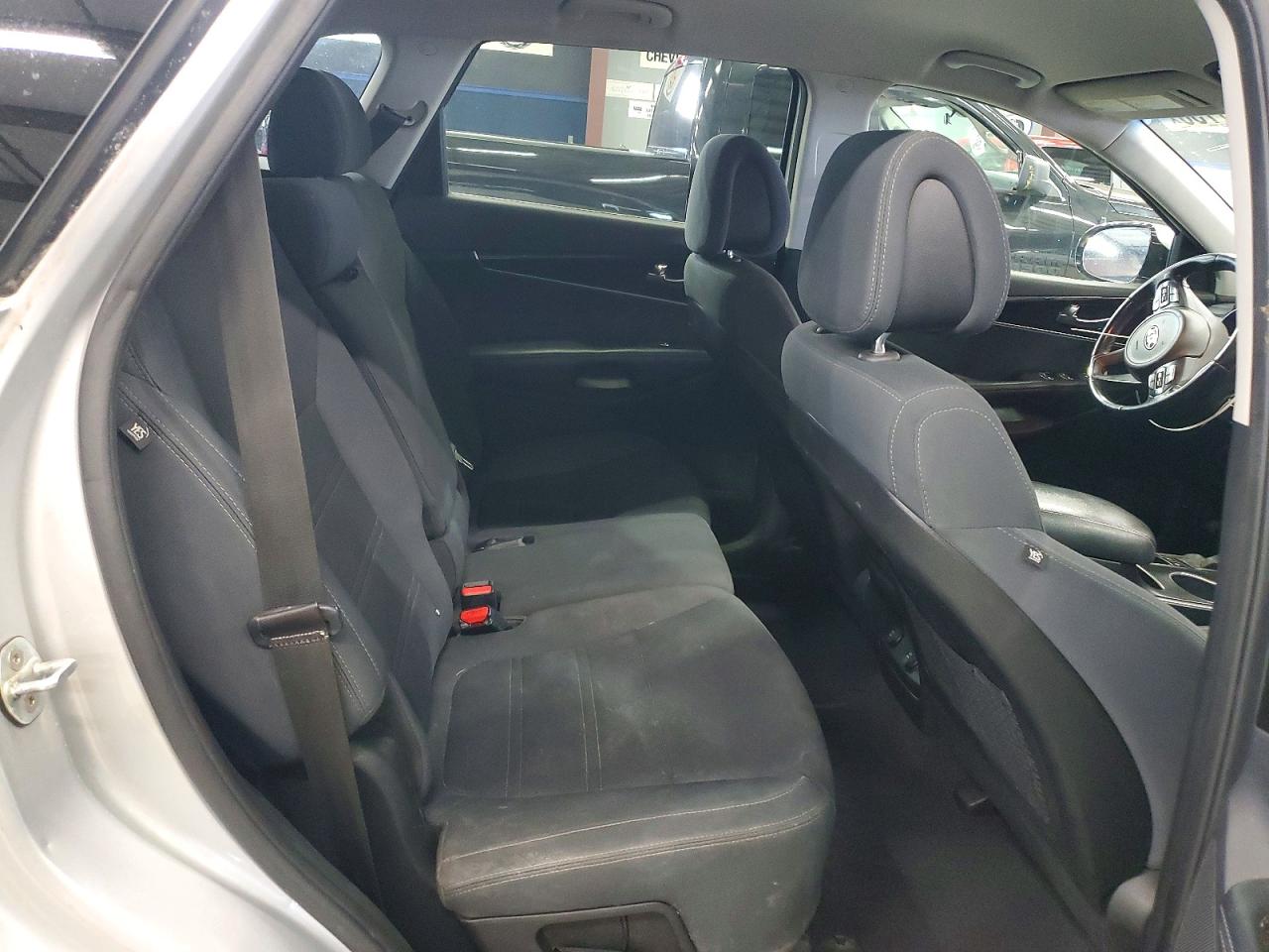2016 KIA SORENTO L / LX