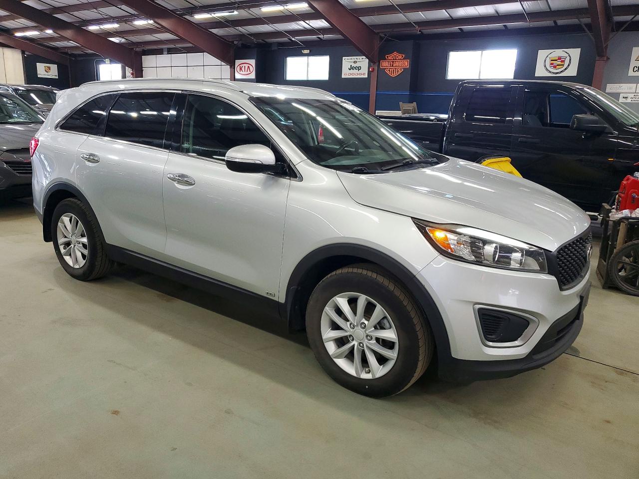 2016 KIA SORENTO L / LX