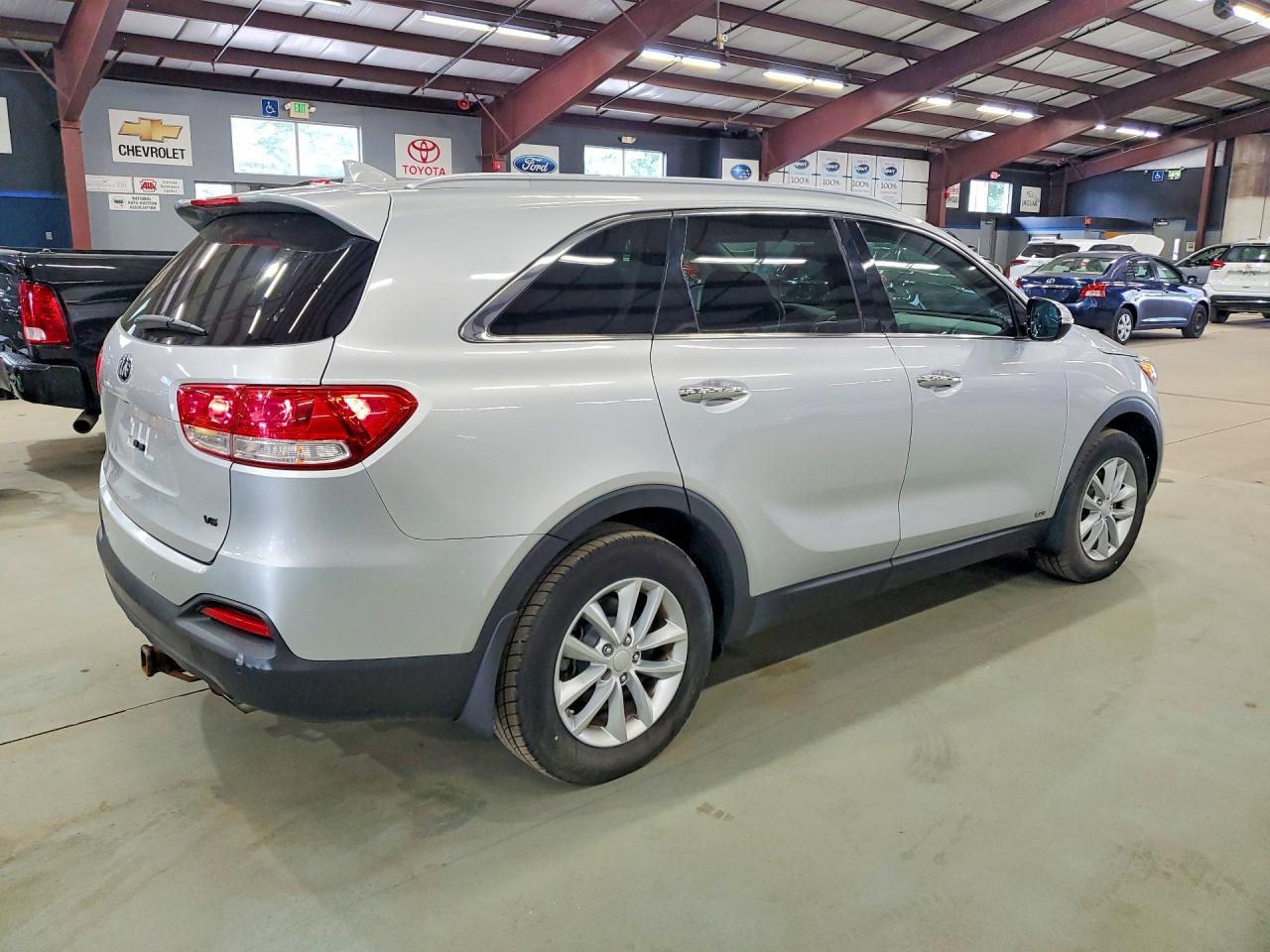 2016 KIA SORENTO L / LX