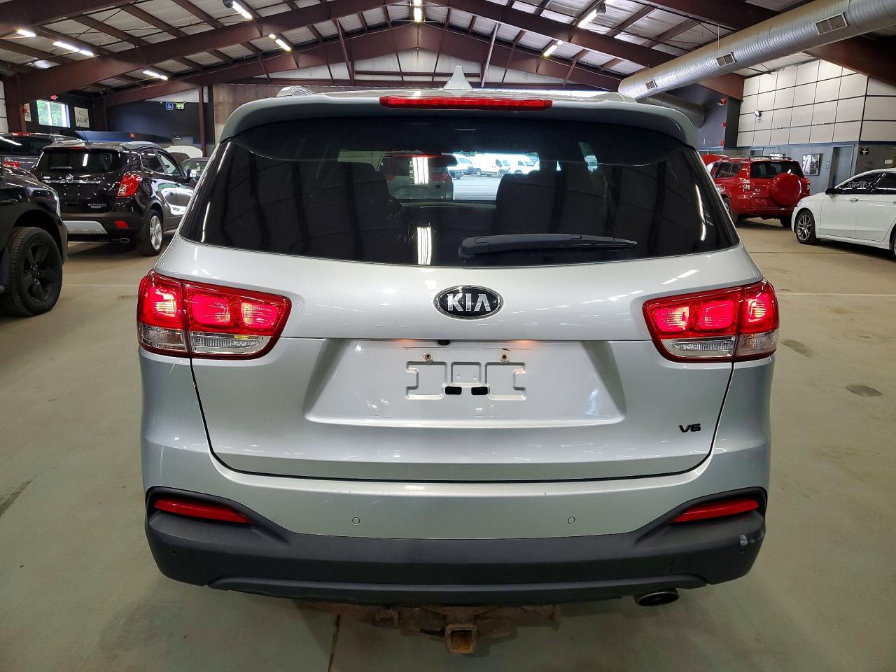 2016 KIA SORENTO L / LX