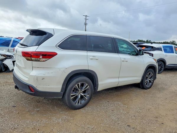2017 TOYOTA HIGHLANDER LE/LE Plus