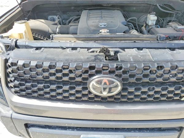2018 TOYOTA TUNDRA SR/SR5