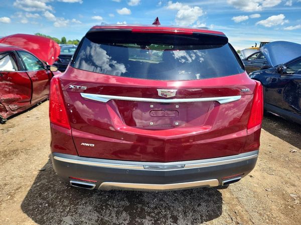 2017 CADILLAC XT5 Platinum