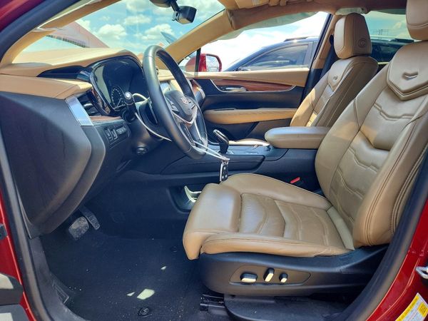 2017 CADILLAC XT5 Platinum