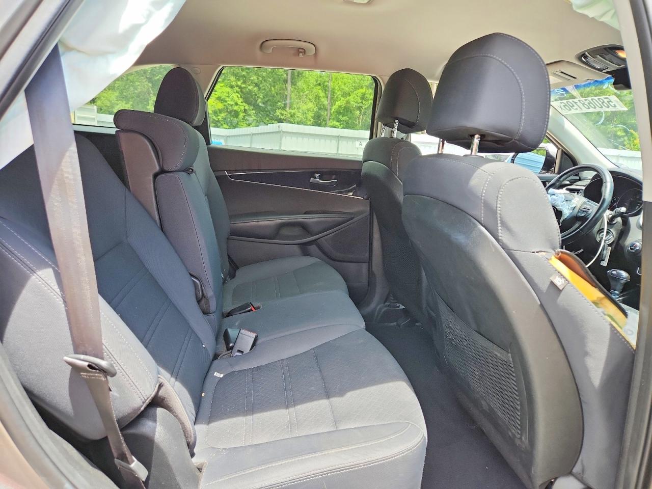 2017 KIA SORENTO L, LX