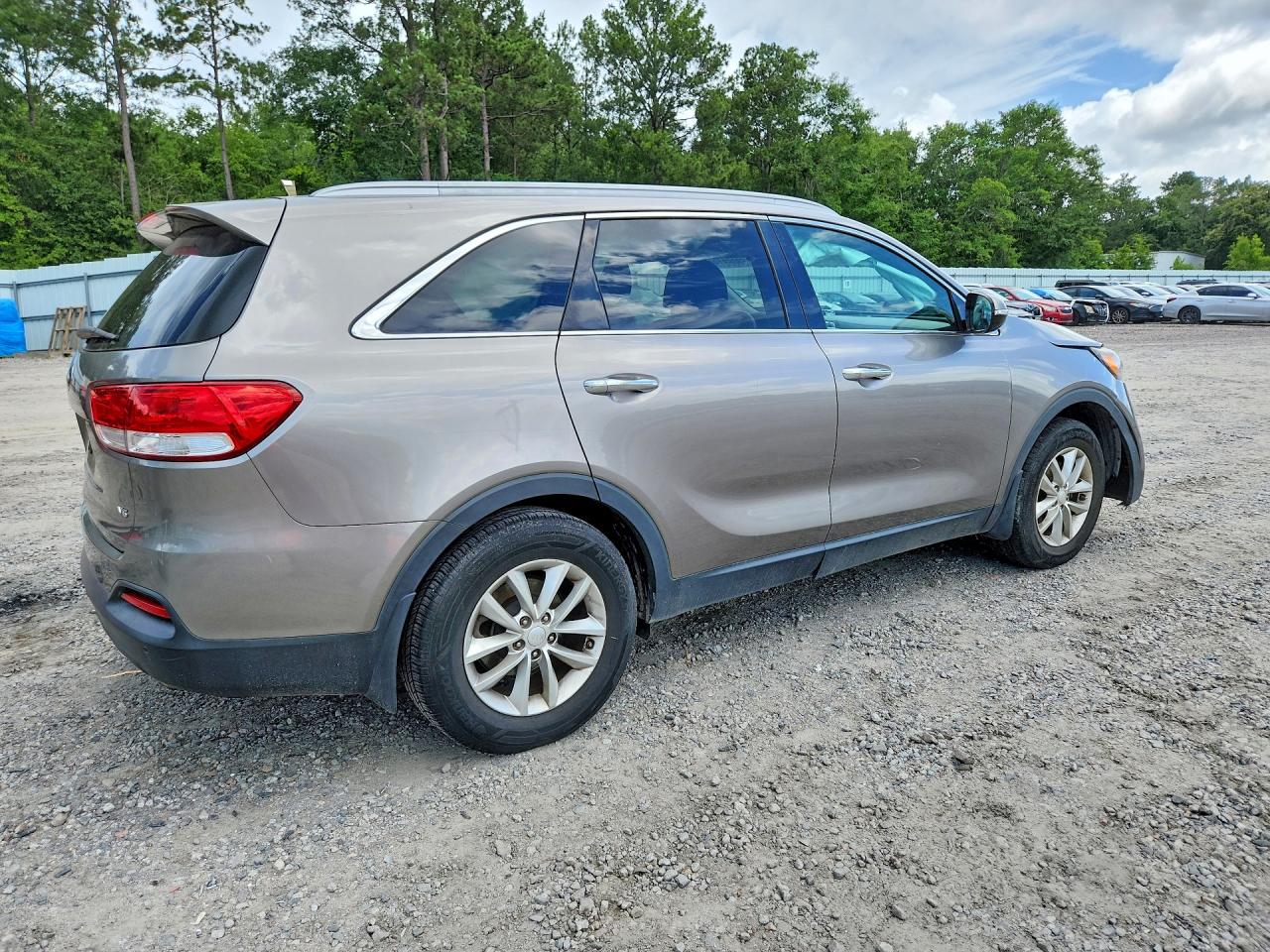2017 KIA SORENTO L, LX