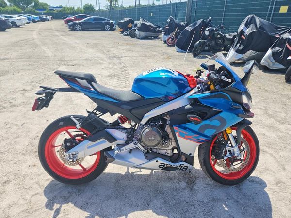 2026 APRILIA RS