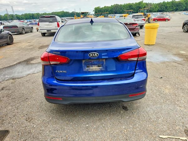 2018 KIA FORTE LX Base