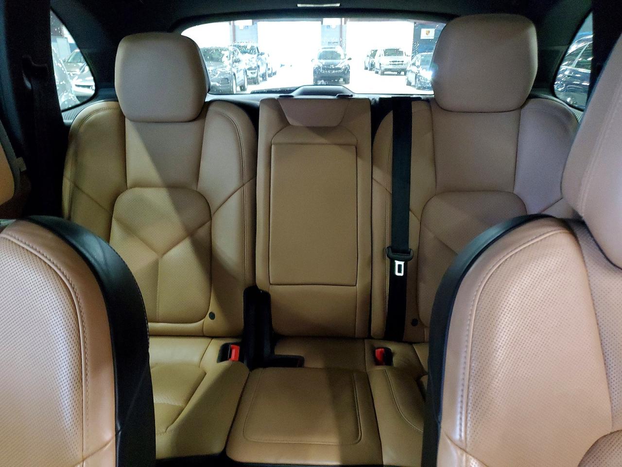 2015 PORSCHE CAYENNE
