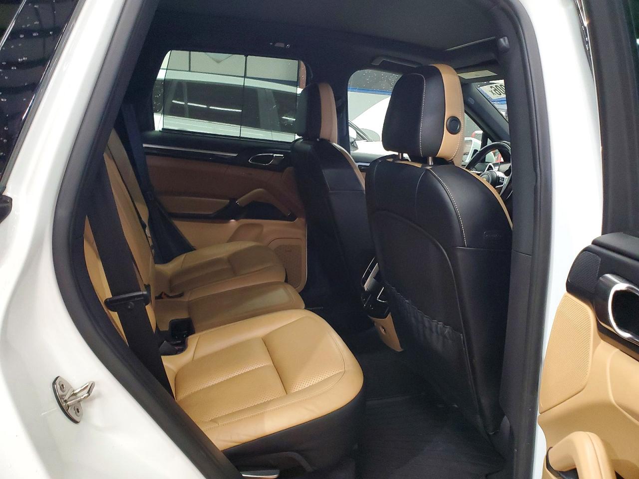 2015 PORSCHE CAYENNE