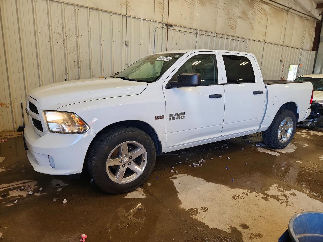 2015 RAM 1500 ST CREW CAB 4X2