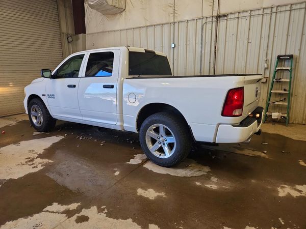 2015 RAM 1500 ST CREW CAB 4X2