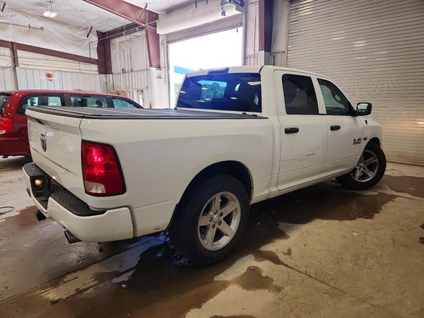 2015 RAM 1500 ST CREW CAB 4X2
