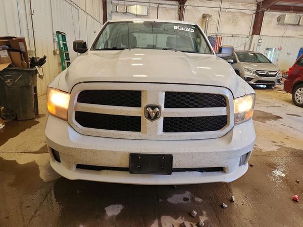 2015 RAM 1500 ST CREW CAB 4X2