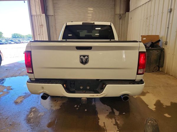 2015 RAM 1500 ST CREW CAB 4X2