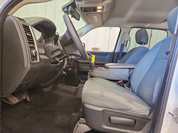 2015 RAM 1500 ST CREW CAB 4X2