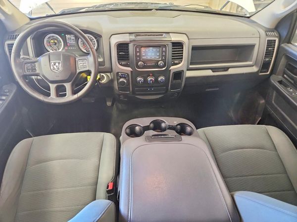 2015 RAM 1500 ST CREW CAB 4X2