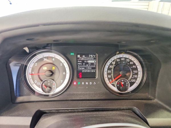 2015 RAM 1500 ST CREW CAB 4X2