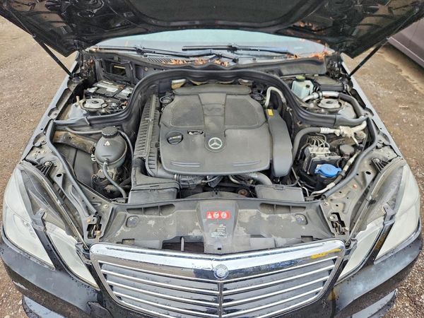 2013 MERCEDES-BENZ E-CLASS E350 4-MATIC — Engine bay