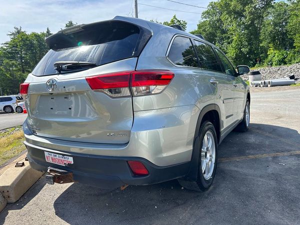 2018 TOYOTA HIGHLANDER LE/LE Plus