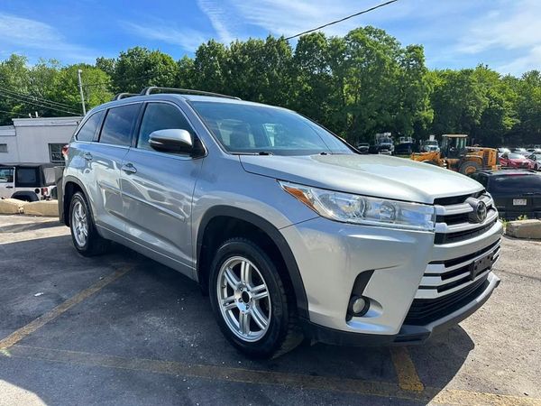 2018 TOYOTA HIGHLANDER LE/LE Plus