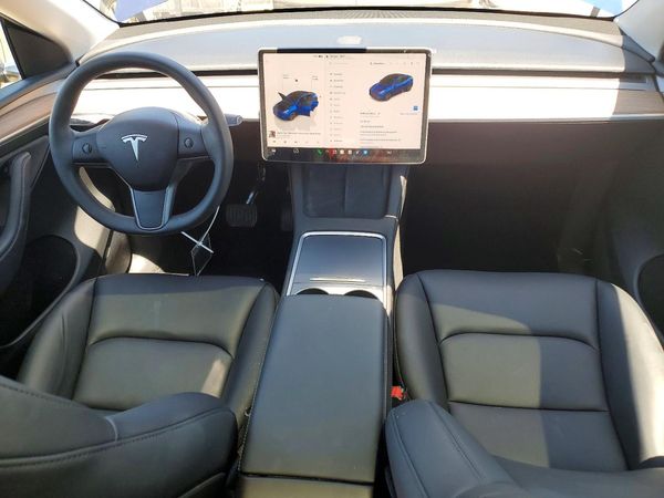 2025 TESLA MODEL Y