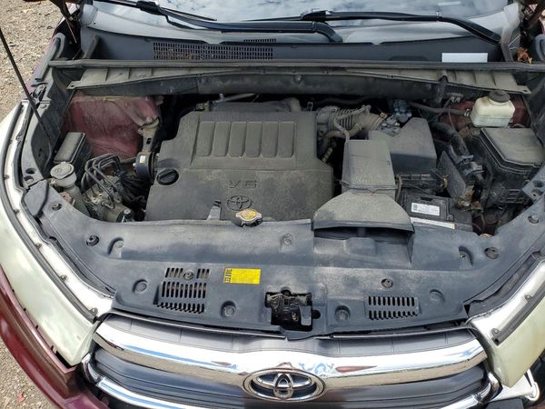 2015 TOYOTA HIGHLANDER Base/Hybrid — Engine bay