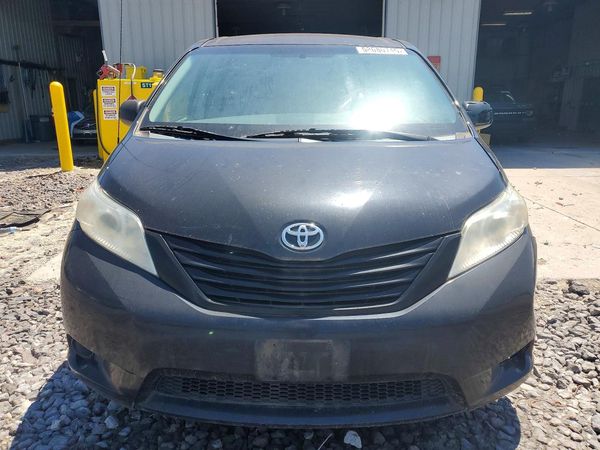 2012 TOYOTA SIENNA