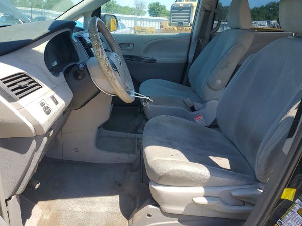 2012 TOYOTA SIENNA