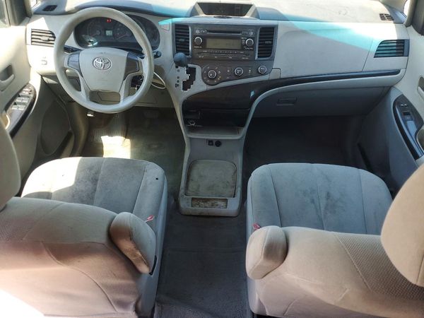2012 TOYOTA SIENNA