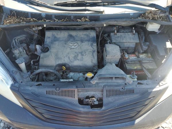 2012 TOYOTA SIENNA