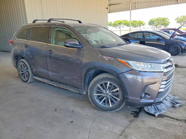 2017 TOYOTA HIGHLANDER SE/XLE