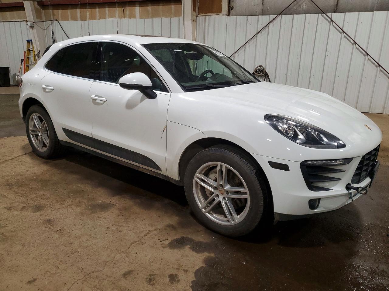 2015 PORSCHE MACAN