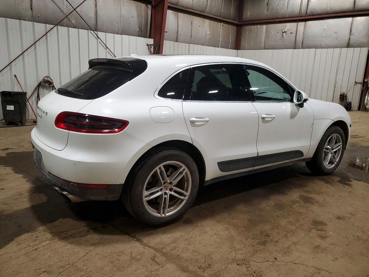 2015 PORSCHE MACAN