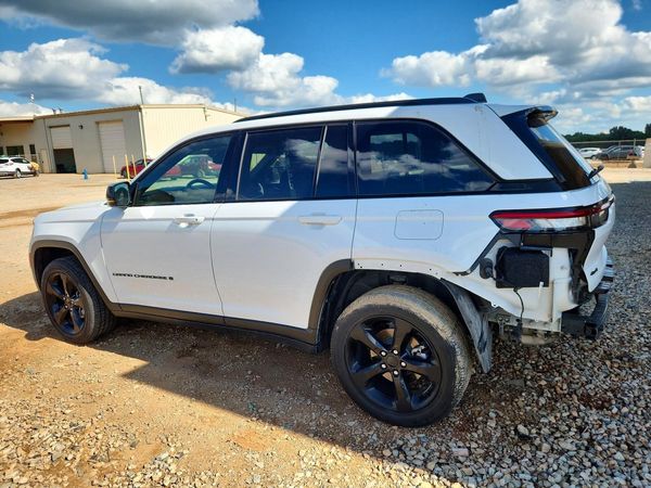 2025 JEEP GRAND CHEROKEE Laredo, Altitude