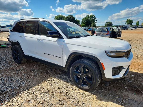 2025 JEEP GRAND CHEROKEE Laredo, Altitude