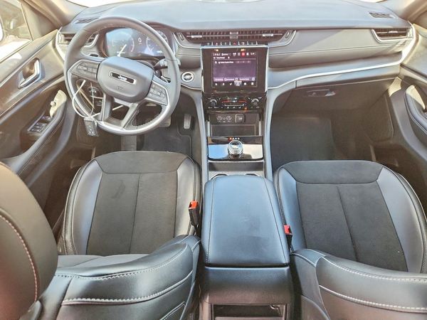 2025 JEEP GRAND CHEROKEE Laredo, Altitude